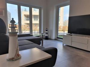 TV a/nebo společenská místnost v ubytování Apartment Quellblick, Am Alten Deich 4-6, Whg 6