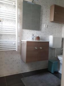 Kuchyňa alebo kuchynka v ubytovaní Rózsadomb apartman