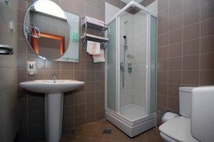 Gallery image of BMV room for 2-3 with greenery view in Sveti Stefan