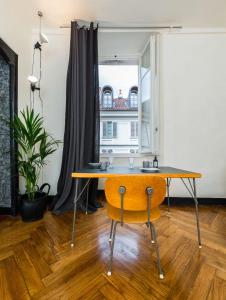 a desk with a chair in a room with a window at Via Garibaldi 31 Suites in Turin