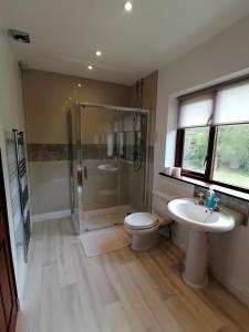 Et badeværelse på Tyddyn Crwn Country-House Apartments