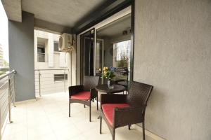 a dining room with a table and chairs at Mario Apartamente - Romantic Mamaia in Mamaia