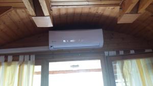 A television and/or entertainment centre at Komfort Apartman