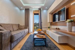 a living room with a couch and a table at Lux Apartman Lea - Vila Esla 1 in Zlatibor