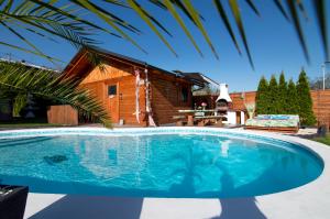een zwembad voor een huis bij Apartment Sova in Bled