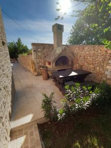 Vonkajšia záhrada v ubytovaní Stone House Iva