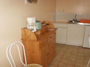 a kitchen with a counter with a blender on it at Logement ST GILDAS in Pommerit-Jaudy