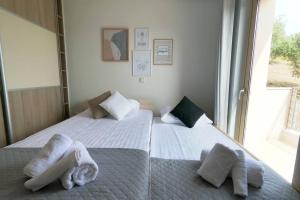A bed or beds in a room at Gianna's Villa Gialova