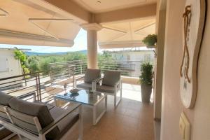 A balcony or terrace at Gianna's Villa Gialova