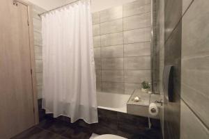 A bathroom at Gianna's Villa Gialova