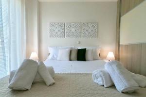 A bed or beds in a room at Gianna's Villa Gialova