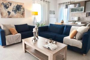 A seating area at Gianna's Villa Gialova