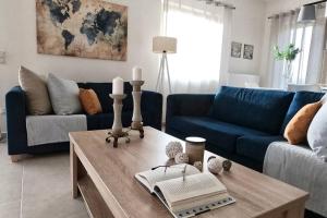 A seating area at Gianna's Villa Gialova