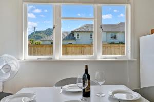 Ποτά στο Bach on Pitau - Mt Maunganui Holiday Home