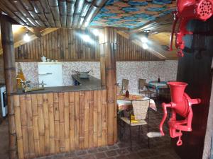 Küche/Küchenzeile in der Unterkunft Pousada Sobradinho - 300m do Centro Histórico
