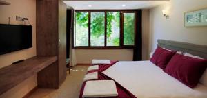 TV a/nebo společenská místnost v ubytování Kapri Termal Hotel & Kaplica Yalova