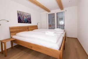 Postel nebo postele na pokoji v ubytování Mountain Apartments Zermatt Nr 1
