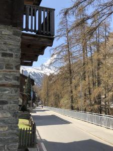 Bazén v ubytování Mountain Apartments Zermatt Nr 1 nebo v jeho okolí