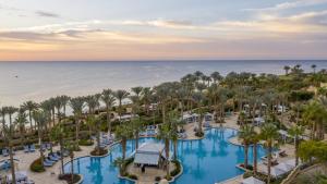 una vista aerea del resort con l'oceano sullo sfondo di Four Seasons Resort Sharm El Sheikh Private Residential Villa & Chalet - Egypt a Sharm El Sheikh