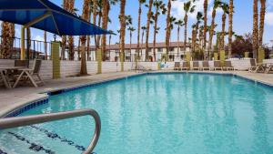 Hồ bơi trong/gần Best Western Pahrump Oasis