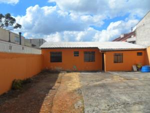 an orange building with a parking lot at ASSEL LOFT XAXIM in Curitiba