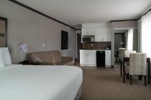 Kuchyň nebo kuchyňský kout v ubytování Prestige Vernon Hotel