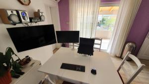 TV a/nebo společenská místnost v ubytování Holiday Home Dutch