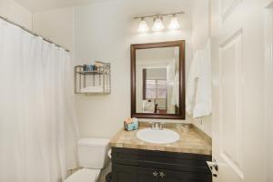 Bilik mandi di The Bradley Boulder Inn