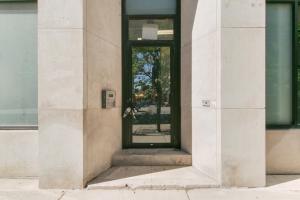 1BR Spacious Apt, In-Unit Laundry, Public Parking