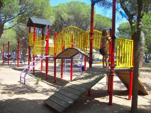 Herní místnost nebo prostor pro děti v ubytování Camping & Bungalows Platja Brava