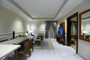 Posezení v ubytování Lotaz Hotel Apartments - Al Salamah