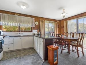 O bucătărie sau chicinetă la Raymond Coastal Cottage +6 fotografii