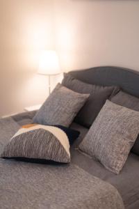 Giường trong phòng chung tại OSAKA SUNSHINE TOWER83