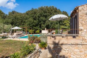 Bazén v ubytovaní Finca Bona Feina alebo v jeho blízkosti