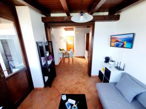 a living room with a couch and a table at Casa I Sogni In Terrazzo in Marzamemi
