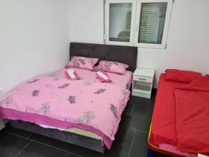 Posteľ alebo postele v izbe v ubytovaní Apartments F