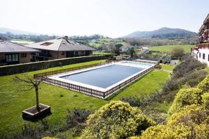 The swimming pool at or close to Berlín - Basquenjoy