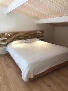 מיטה או מיטות בחדר ב-APPARTEMENT DUPLEX PORTICCIO Centre