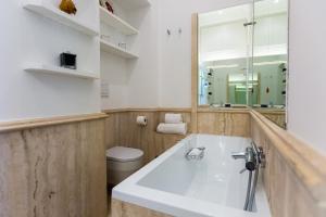 A bathroom at Amazing Penthouse Piazza Venezia
