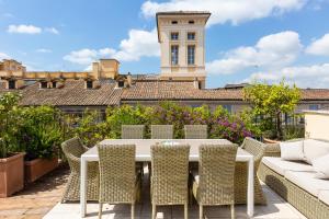 A seating area at Amazing Penthouse Piazza Venezia