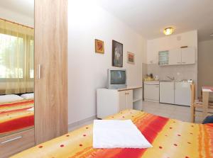 Postel nebo postele na pokoji v ubytování Apartments Puntizela 727