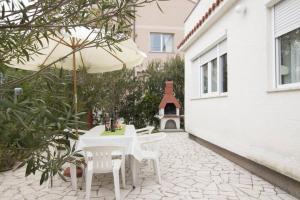 Fotografia z galérie ubytovania SEA VIEW STUDIO with kitchen, balcony& aircon v destinácii Barbat na Rabu