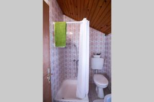 Kúpeľňa v ubytovaní SEA VIEW STUDIO with kitchen, balcony& aircon