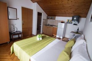 Posteľ alebo postele v izbe v ubytovaní SEA VIEW STUDIO with kitchen, balcony& aircon + 6 fotografií