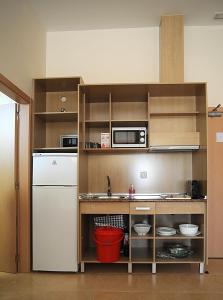 Una cocina o zona de cocina en Apartamentos Turisticos Mediterraneo