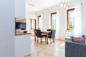Kuchyňa alebo kuchynka v ubytovaní udanypobyt Apartament z Basenem