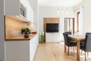 Kuchyňa alebo kuchynka v ubytovaní udanypobyt Apartament z Basenem