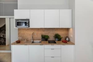 Kuchyňa alebo kuchynka v ubytovaní udanypobyt Apartament z Basenem