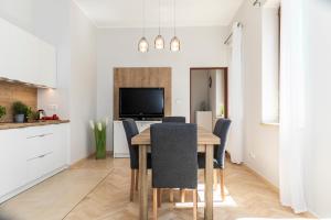 Kuchyňa alebo kuchynka v ubytovaní udanypobyt Apartament z Basenem