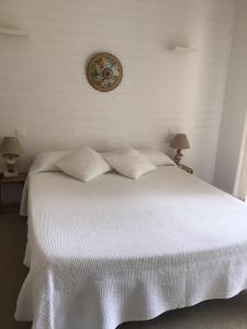 Ένα ή περισσότερα κρεβάτια σε δωμάτιο στο Villa Argi Eder